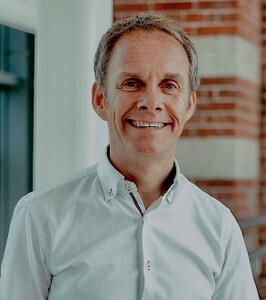 Peter Andrews